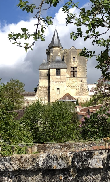 Looking over a wall.up at Chateau du Grand-Pressigny