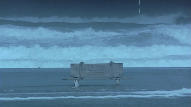 Imagen de 'El piano (1993)' - En la playa con la tormenta