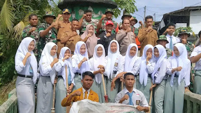 Polsek Bohorok, Koramil 06 Bohorok, Forkopimca dan Siswa/i Bergotong Royong Bersihkan Tugu Juang