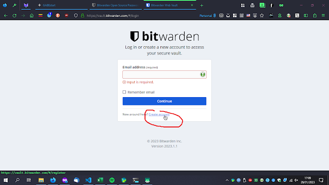 Desde aquí se crea una cuenta de Bitwarden.