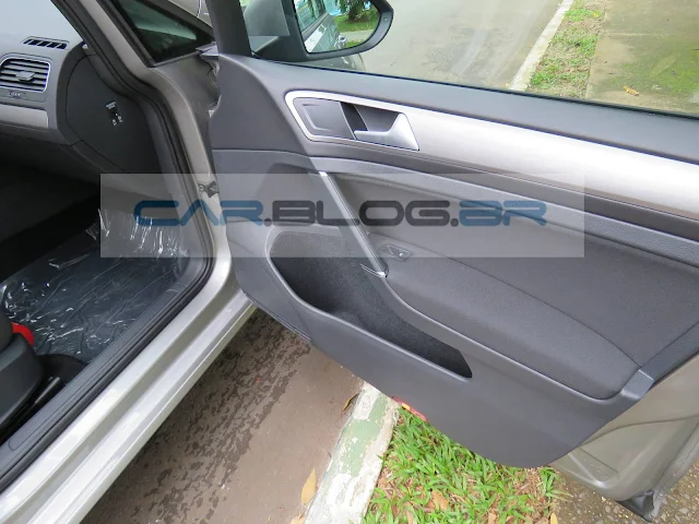 VW Golf 1.6 MSI Flex Automático - painel de porta