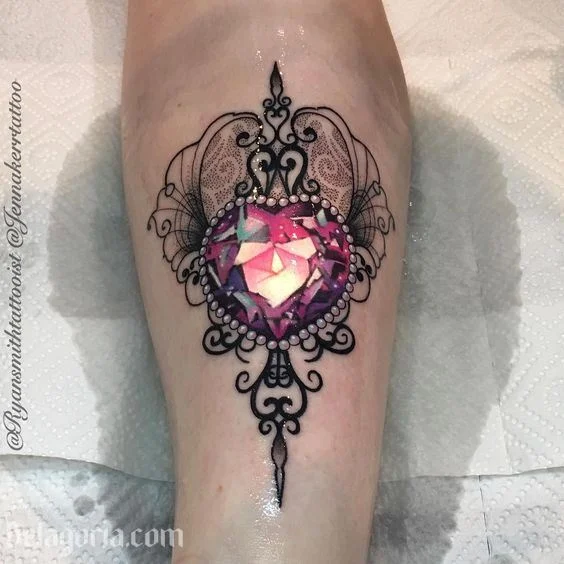 vemos un tatuaje de joya en 3d