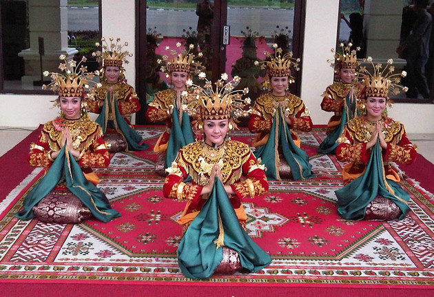 tari sekapur sirih jambi