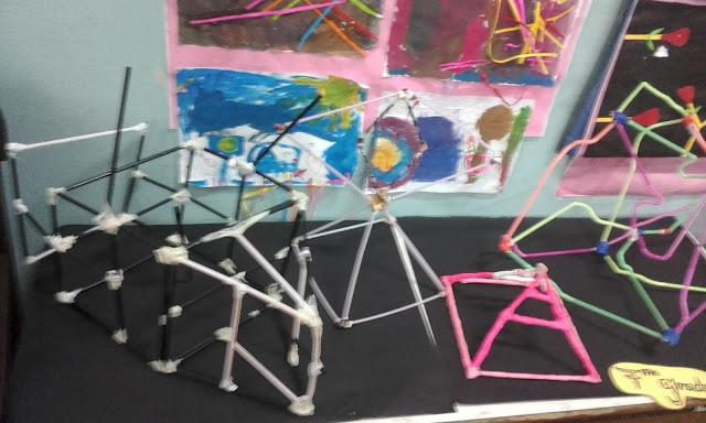 la imagen muestra otras estructuras realizadas por los alumnos 