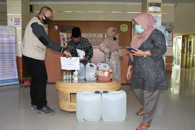Bantu Hand Sanitizer, SMAKPA Dukung Dinas Perdagangan Lawan Covid-19 di Klaster Pasar Raya Padang