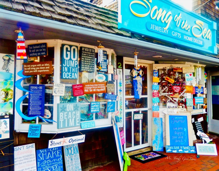 Are you seduced by a charming storefront? This one is on Long Beach Island, NJ | Ms. Toody Goo Shoes