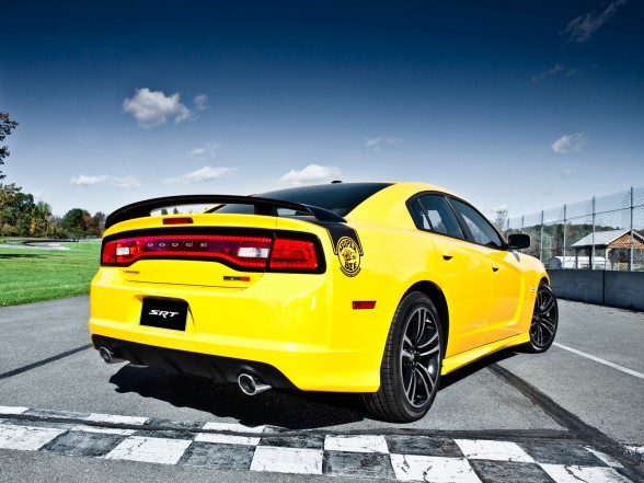 Dodge Charger SRT8 Super Bee