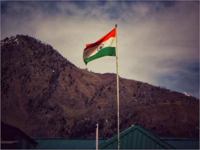 "तिरंगा" हमारा राष्ट्रीय ध्वज - Tricolour our National Flag [Hindi] - Short Stories of India