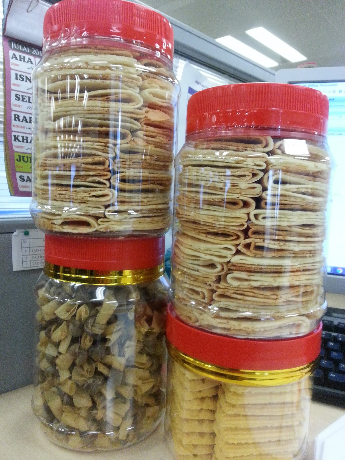 WARNA-WARNI KEHIDUPANKU ;): DUIT RAYA & KUIH RAYA