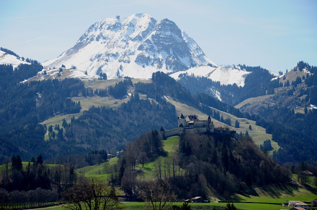 chateau gruyères chemin