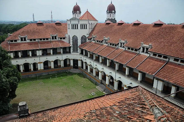 Wisata Semarang - Wisata Lawang Sewu Tempat Peninggalan Bersejarah yang Megah dan Indah