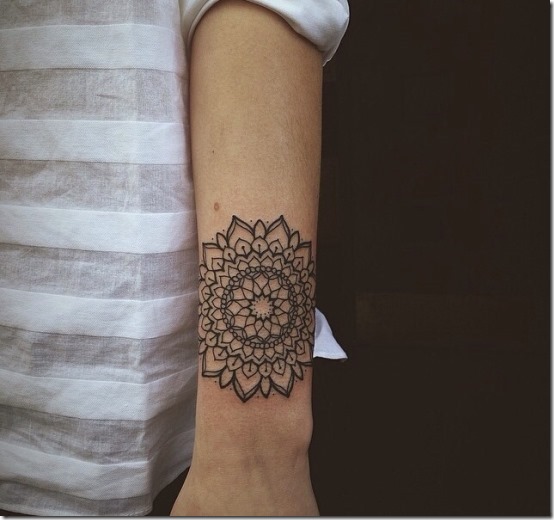 complexe_mandala_tatouage_sur_le_poignet