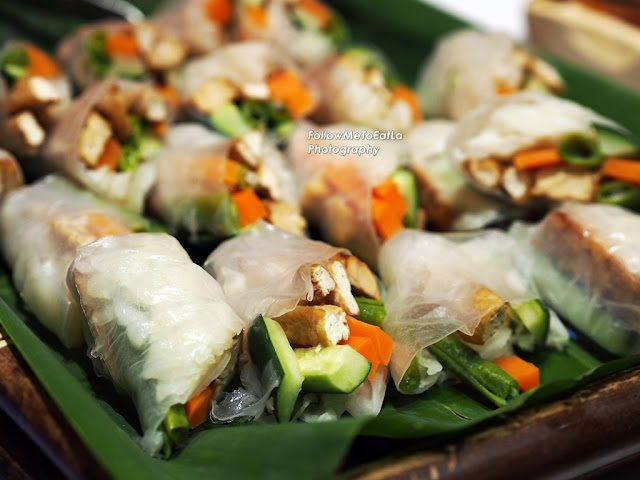 Gado-Gado Dengan Kuah Kacang (Mixed Local Vegetables & Fried Tofu, Fried Preserved Bean Cake With Spicy Peanut Sauce)