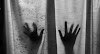 «Με βίασε ο πατέρας μου» – Πάγωσαν στο κυλικείο με τα λόγια και το ξέσπασμα της 16χρονης μαθήτριας