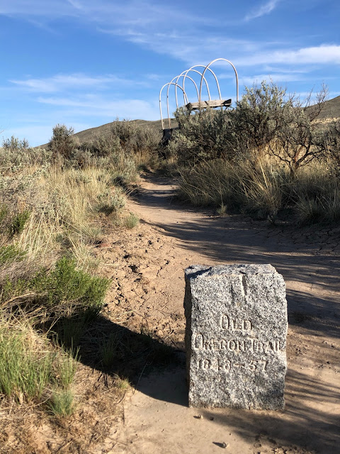 old stone marker for Oregon trail and wagon