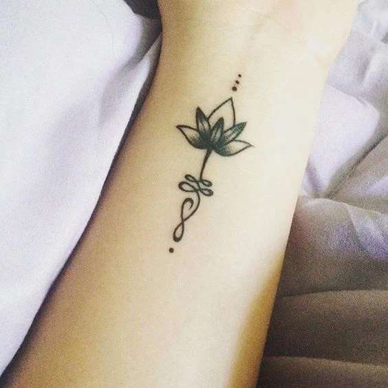 tatuajes de unalome para chicas