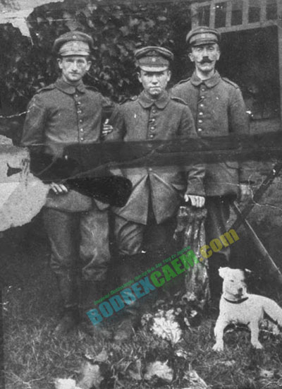 Koleksi Foto Foto Langka Adolf Hitler [ www.BlogApaAja.com ]