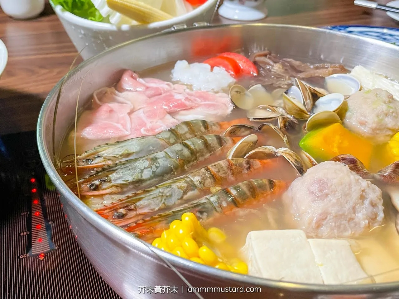 台中美食｜黃金張老甕東北酸菜白肉鍋｜天然發酵酸菜好湯頭、手工麵點味道一流