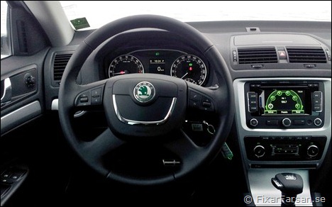 Test Förarmiljö Skoda Octavia Scout TDI140 DSG