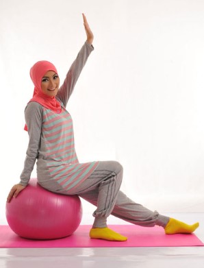 15 Gaya Pakaian Olahraga Wanita Muslim Untuk Senam Renang 