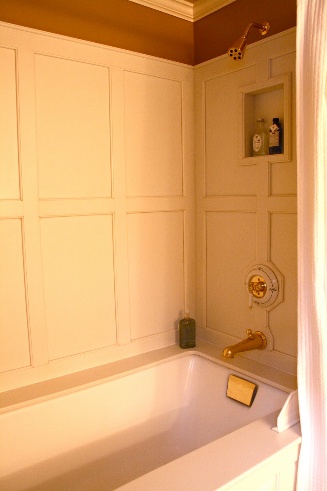 Antiqueaholics: BATHTUB SURROUND PANELED WITH CORIAN