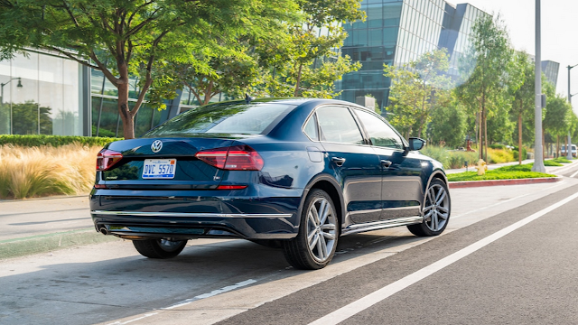 2018 VOLKSWAGEN PASSAT - Six-Cylinder GT Model