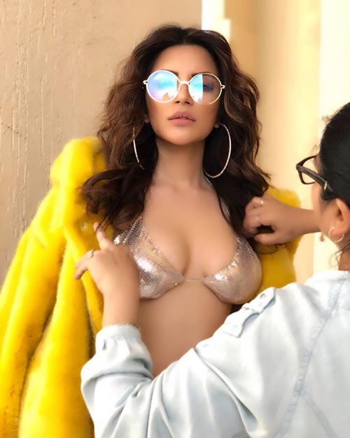 Shama Sikander golden bikini hot bollywood actress