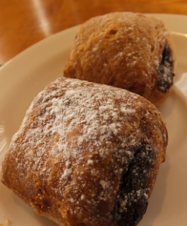 Madrid weekend getaway - Hotel Hesperia - fresh pains aux chocolat