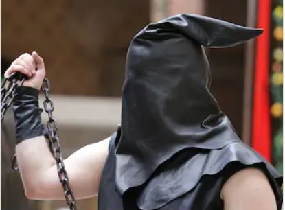 Why face is covered during hanging, why face is covered before hanging, why criminal face is covered during hanging, why are heads covered with a black cloth at the time of execution, reasons behind