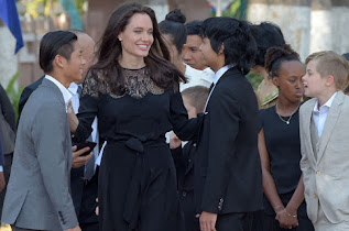 Jolie has warm words for estranged husband Pitt