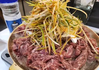 파채가-산더미처럼-올라간-불고기
