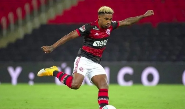 Flamengo recusa proposta de 3 milhões de dólares do Al Ettifaq por Vitinho e gera revolta da torcida na web