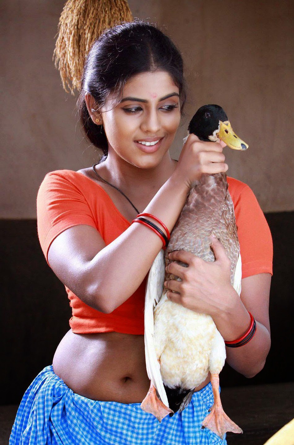 Iniya Hot Navel Pics In Lungi Blouse Photos_Sexy Malayalam ...