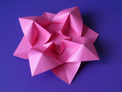 Origami Fiore bombato - Curved flower by Francesco Guarnieri