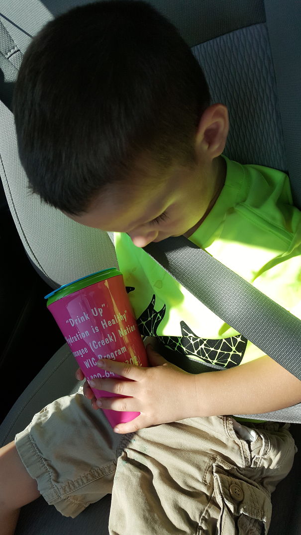 15+ Hilarious Pics That Prove Kids Can Sleep Anywhere - Sleeping And Drinking Mommys Water