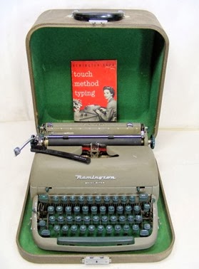 1950_s_REMINGTON_QUIET-RITER_TYPEWRITER_w_CASE_MANUAL