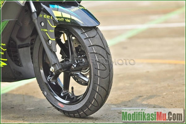 Ban CST - Modifikasi Yamaha NMax 150 Ala Motor sport MotoGP VR46 Valentino Rossi