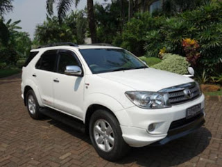 dijual toyota fortuner diesel putih 2010