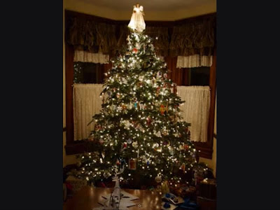 traditional-christmas-trees-decorations-2011