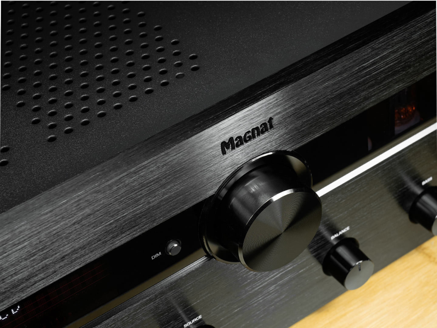 Magnat MA 900 hybrid amplifier Review
