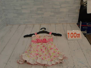 中古品　子供服　１００ｃｍ　花柄プリント　ワンピース水着　３３０円