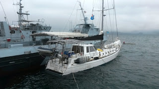 Die Exodus zu guter letzt an einem Patrouillenboot festgemacht.