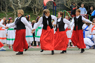 Erreka-Ortu cierra el popular carnaval de Retuerto con sus danzas tradicionales