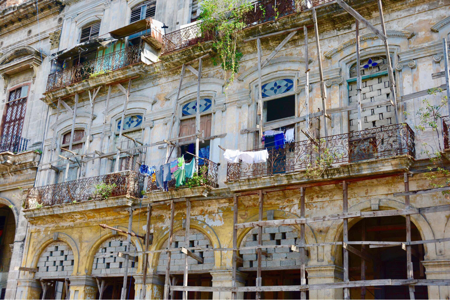 Old building in Havana with outside clothes line