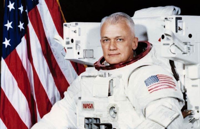 Bruce McCandless