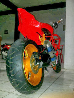 Modifikasi Yamaha Vixion Street Fighter Ala Ducati 