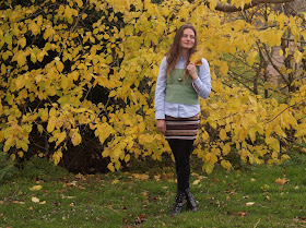 Wearing a shirt and skirt together in autumn