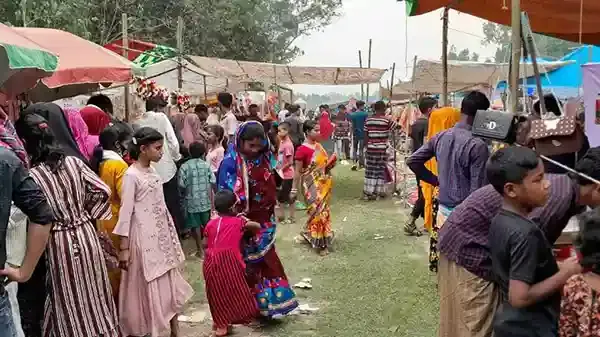 বকশীগঞ্জে শত বছরের সারমারা অষ্টমী মেলায় মানুষের ঢল