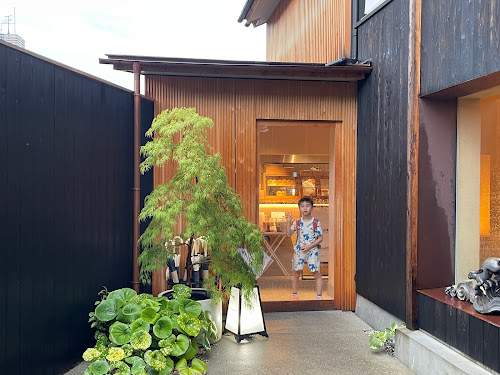 Kyoto Gion Saryo 京都祇園茶寮 [Kyoto, JAPAN] - Cute little quiet Japanese cafe serving matcha drinks and bread near Yasaka-jinja Shrine (八坂神社)