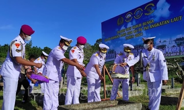 Jelang HUT Ke-76, TNI AL Sorong Ziarah dan Tabur Bunga di TMP Trijaya Sakti